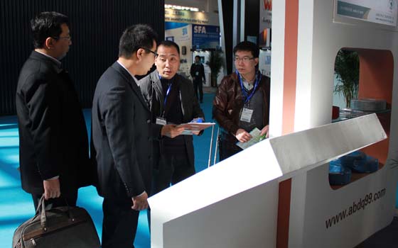 安邦集團(tuán)參加中國（北京）國際供熱通風(fēng)空調(diào)、衛(wèi)生潔具及城建設(shè)備與技術(shù)展會現(xiàn)場(圖4)