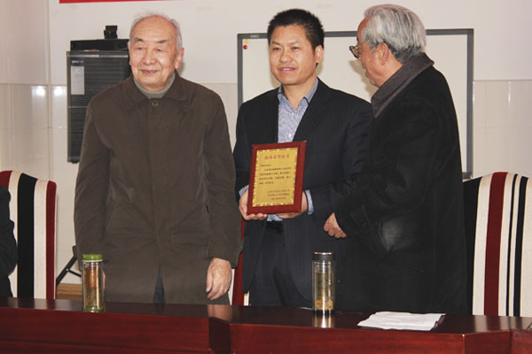 安邦集團(tuán)參加“汴橋流韻”村企共建暨“滁州好人”鄔玉明頒證座談會(圖2)