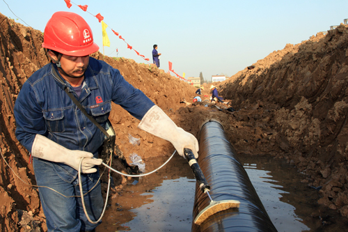 案例分析：輸送油、氣管道安裝電伴熱系統(tǒng) 需要剝掉管道防腐層？(圖1)